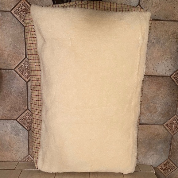 Orvis fleece and cotton dog bed